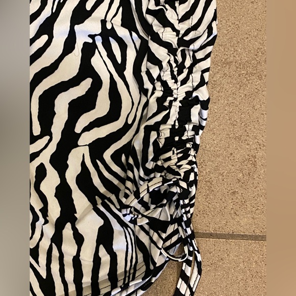 Monochrome Animal Print Skirt - Picture 2 of 4